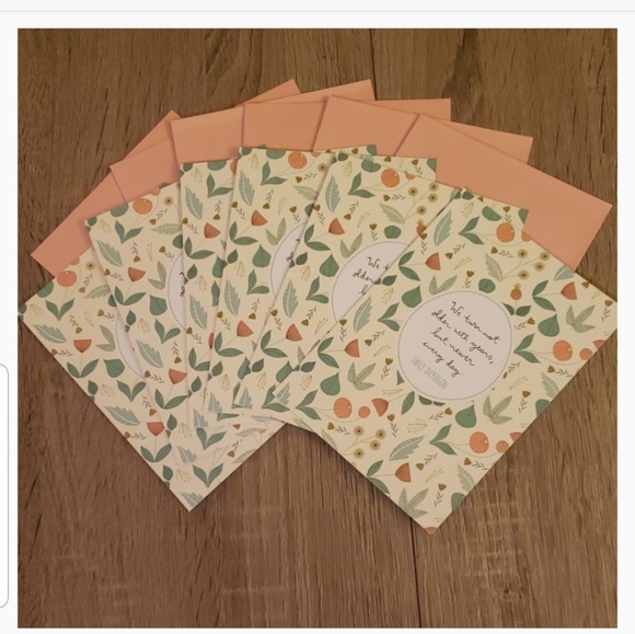 $5 ADD TO BUNDLE!! 6 Pack of Floral Greeting Cards - Picture 1 of 5